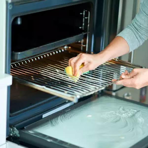 Fırındaki Yağ Kalıntılarından Kurtulmanın 5 Etkili Yolu : Kapak Görseli